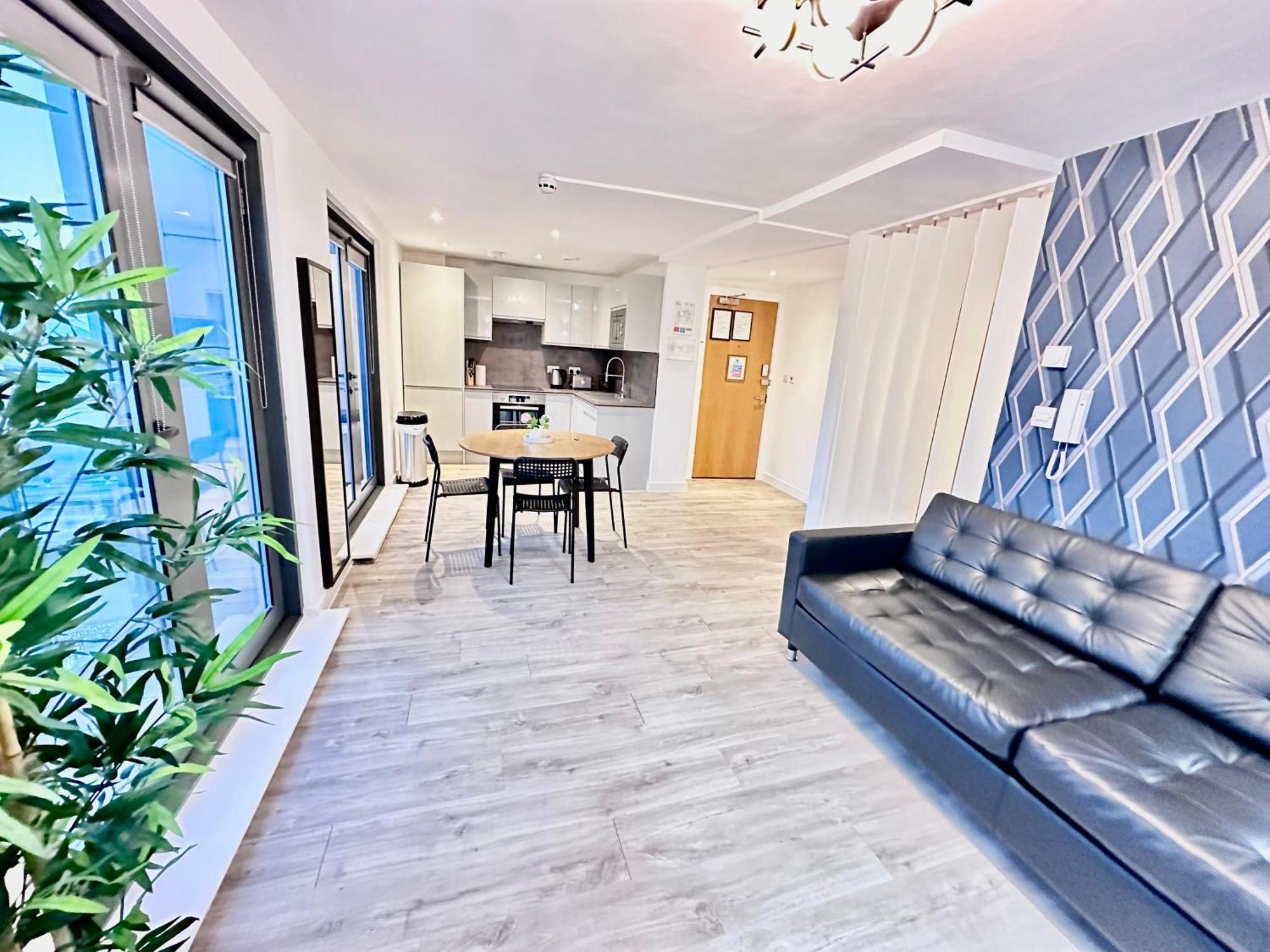 Apartamento Centre, Floor Apartment, Two Balconies Manchester
