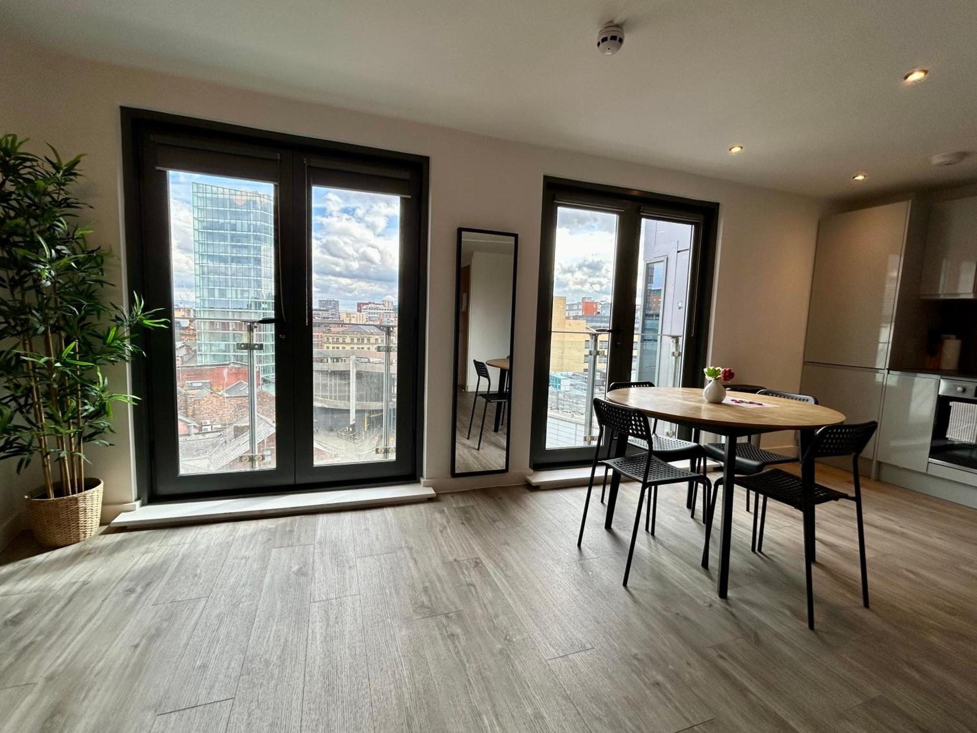 Apartamento Centre, Floor Apartment, Two Balconies Manchester